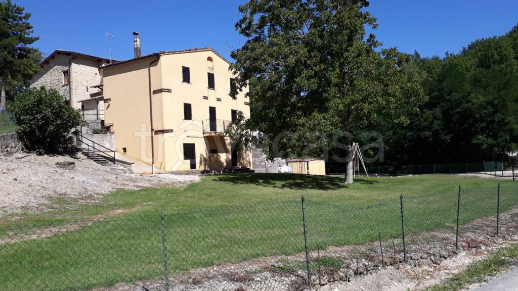 Chalet in in vendita da privato a Serra Sant'Abbondio località Lago, 1