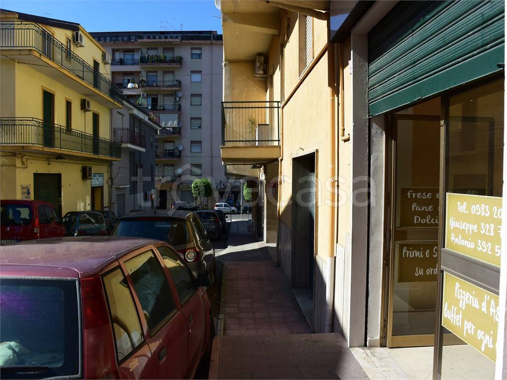 Laboratorio in vendita a Corigliano-Rossano via Milano