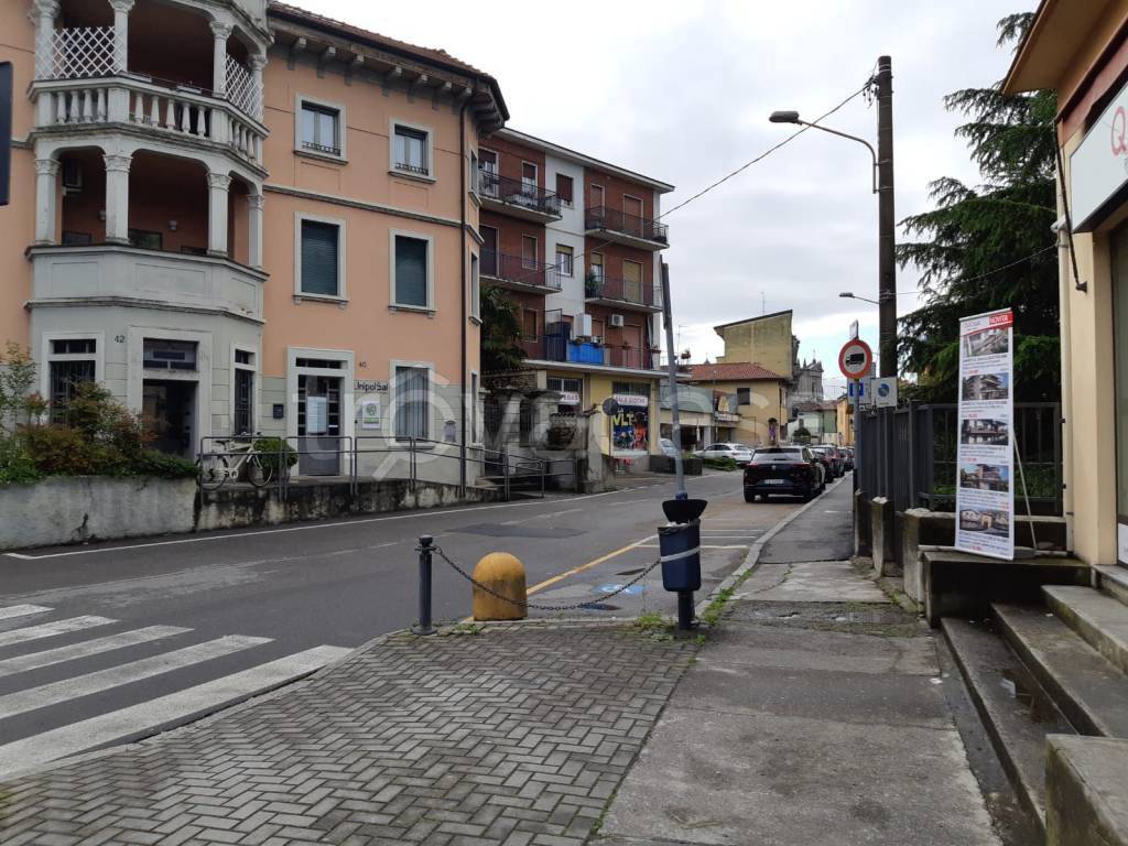 Negozio in affitto a Capriate San Gervasio