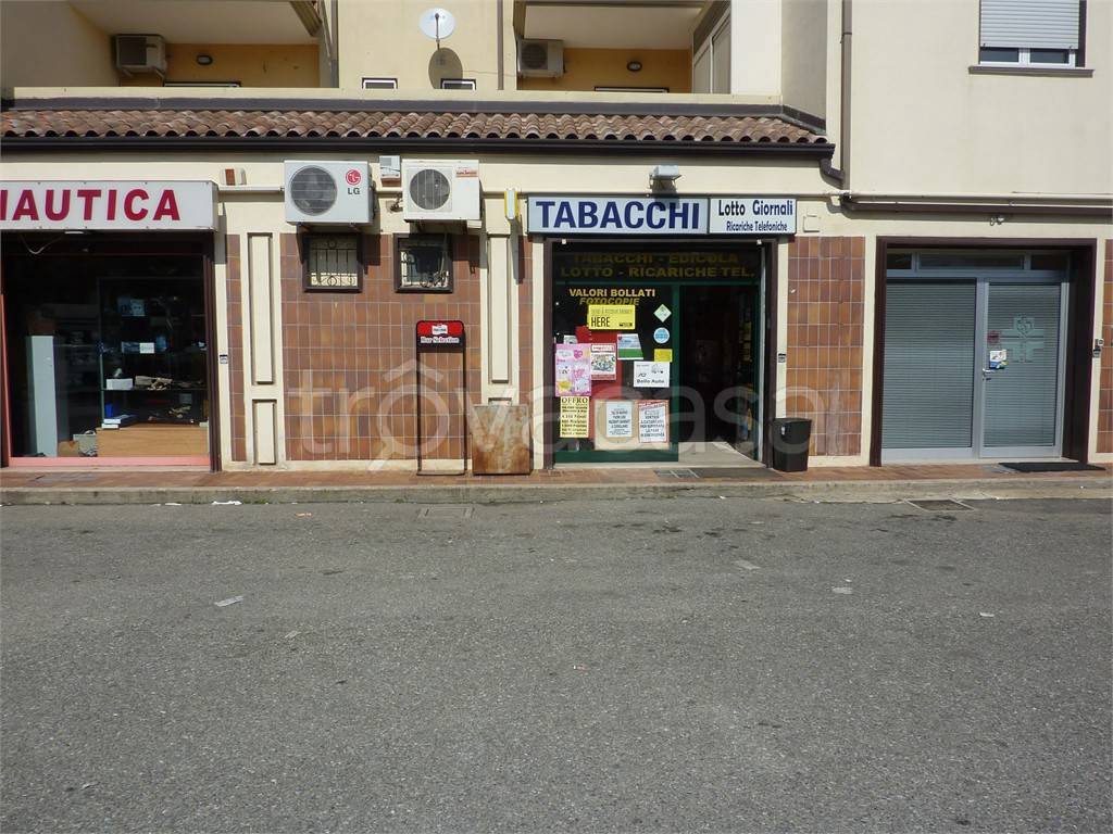 Negozio in vendita a Corigliano-Rossano via Cosmo Toscano