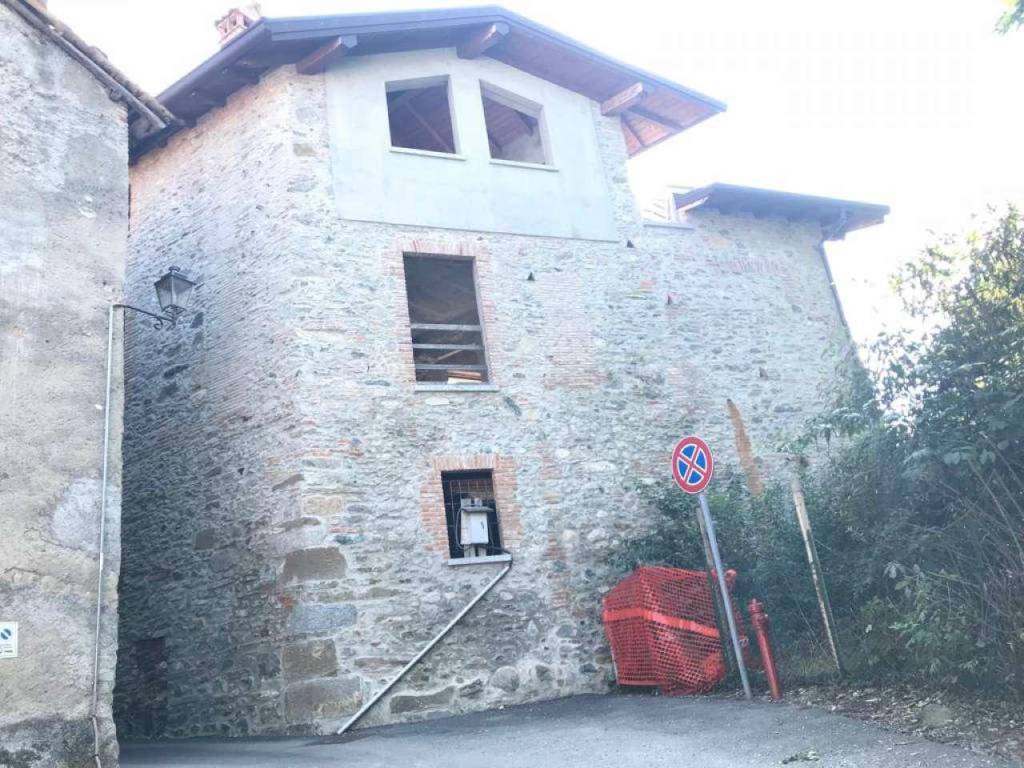 Casa Indipendente in vendita a Bosisio Parini via al Lago, 4