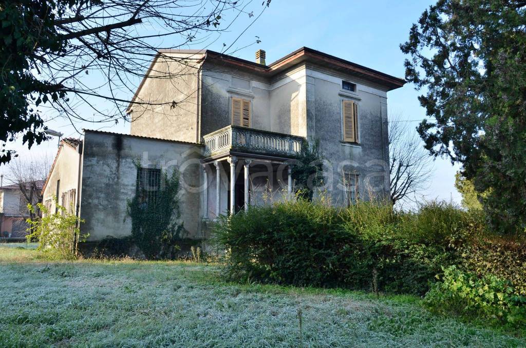 Villa in vendita a Castelvetro Piacentino via g. Maggi, 8