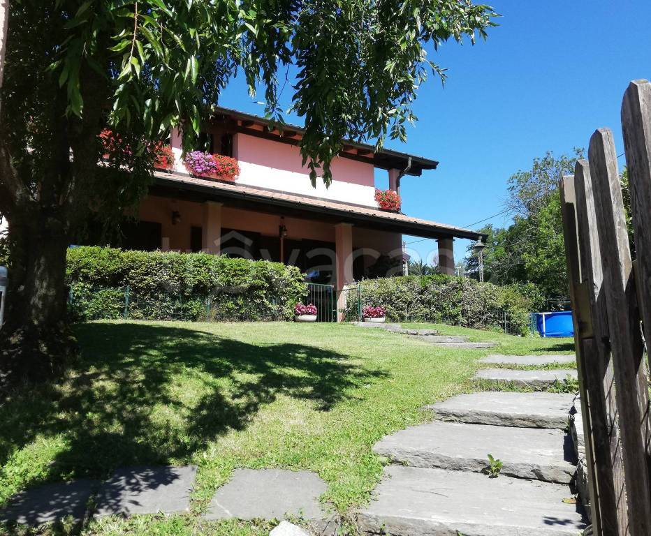 Villa in vendita a Vergiate via Tomaso Albinoni, 2