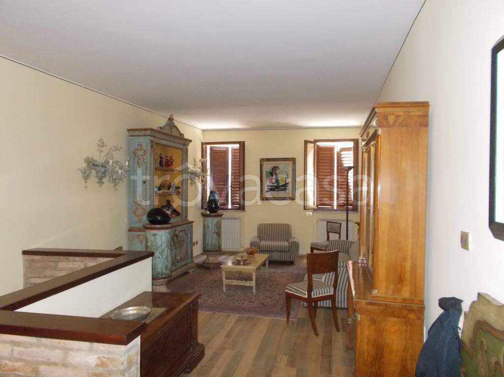 Casa Indipendente in vendita a Ferrara via Ripagrande