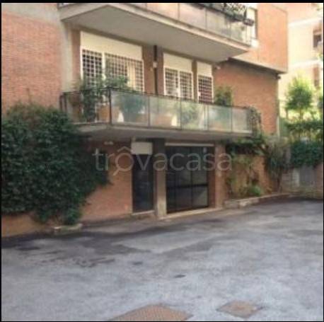 Appartamento in vendita a Roma via Valdagno