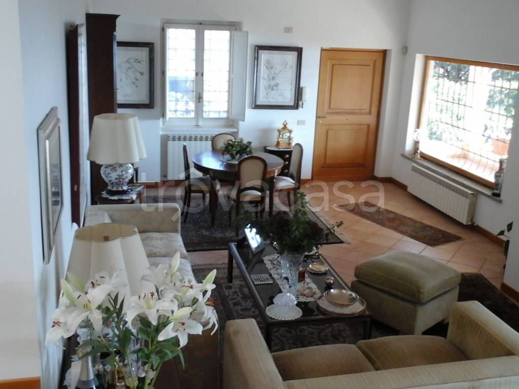 Villa in vendita a Trevignano Romano via Olivetello