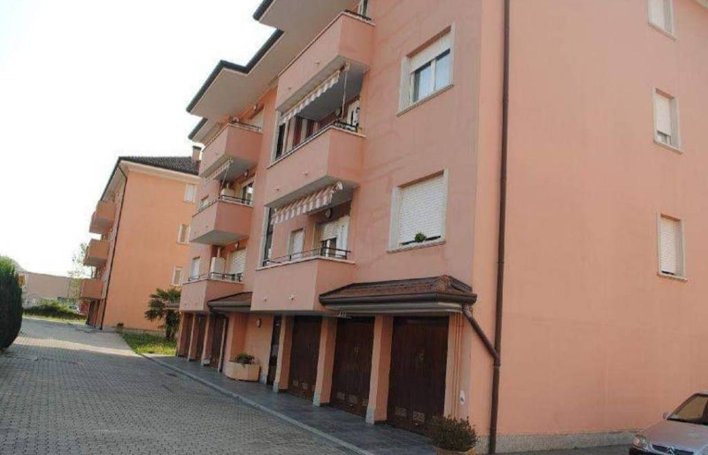 Appartamento in in vendita da privato a Porto Ceresio via Fratelli Bertolla, 177