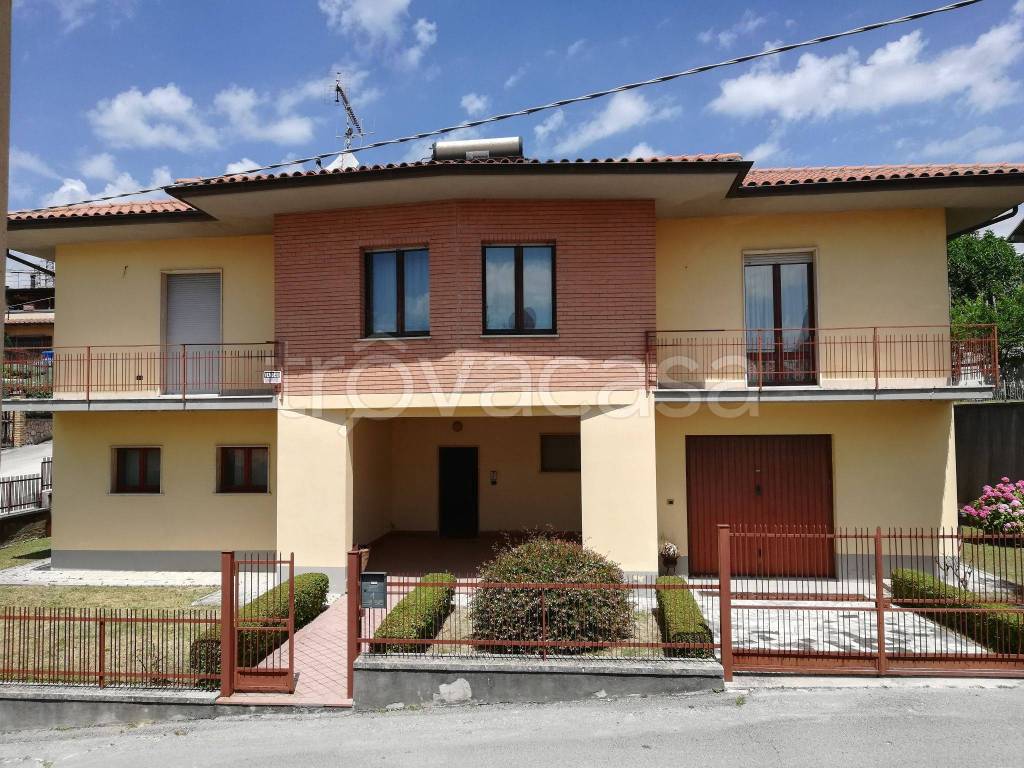 Casa Indipendente in in vendita da privato a Nocera Umbra via Lombardia, 1