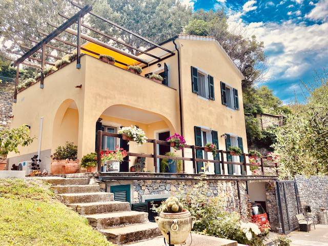 Villa in vendita a Finale Ligure via Valgelata