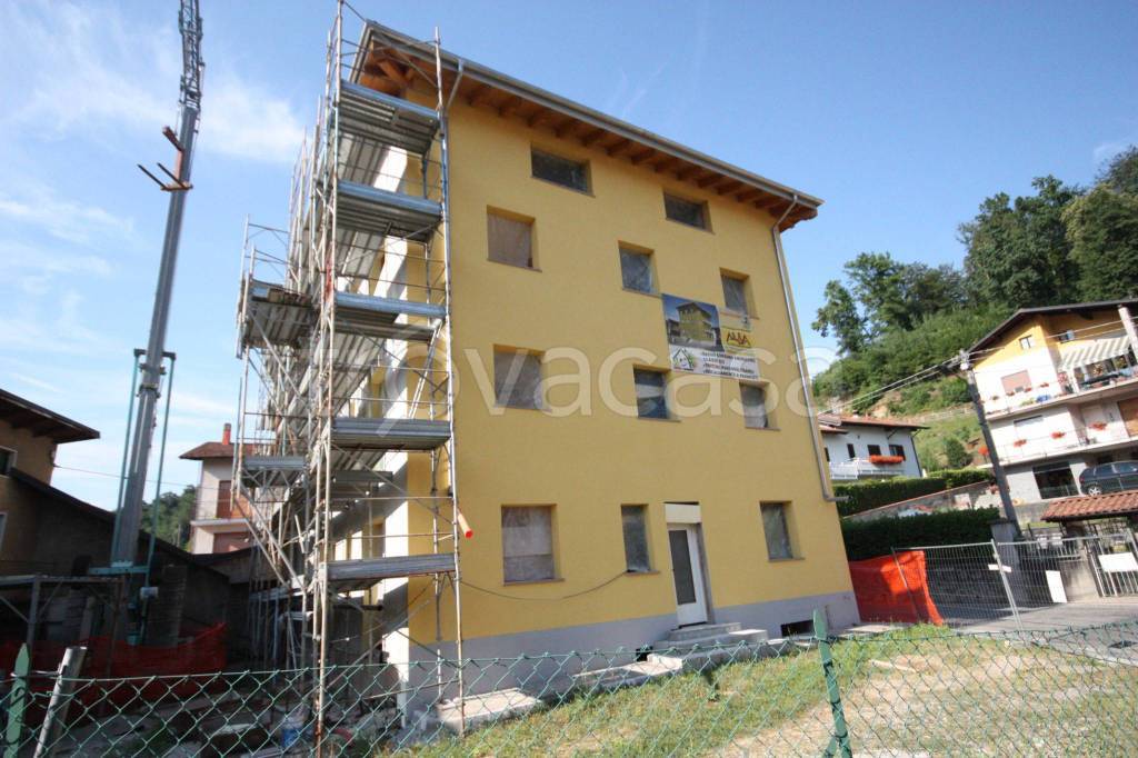 Appartamento in vendita a Borgosesia frazione Rozzo, 19
