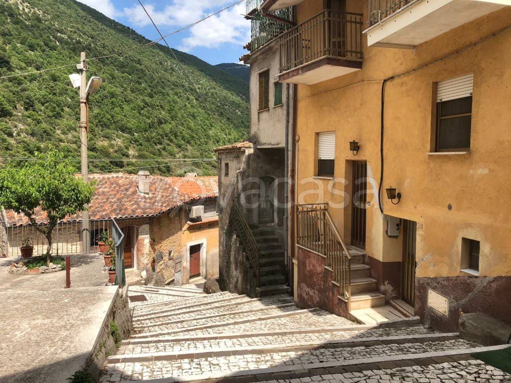 Appartamento in in vendita da privato a San Vincenzo Valle Roveto via Sotto La Chiesa, 30/32