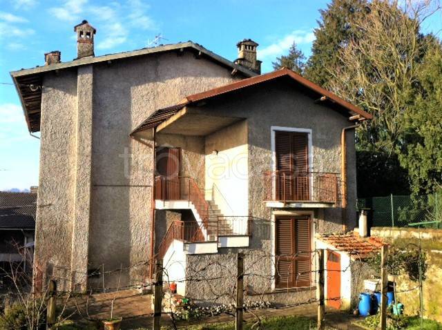 Casa Indipendente in vendita a Molteno via Vittorio Veneto