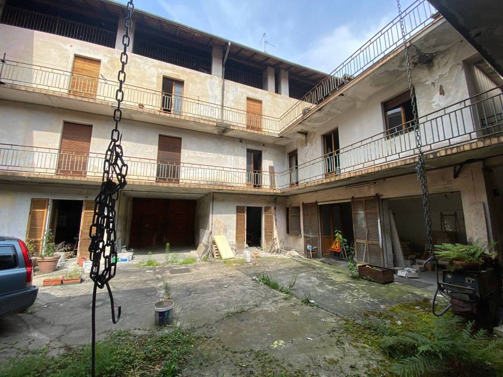 Casa Indipendente in vendita a Borgomanero via Sanado