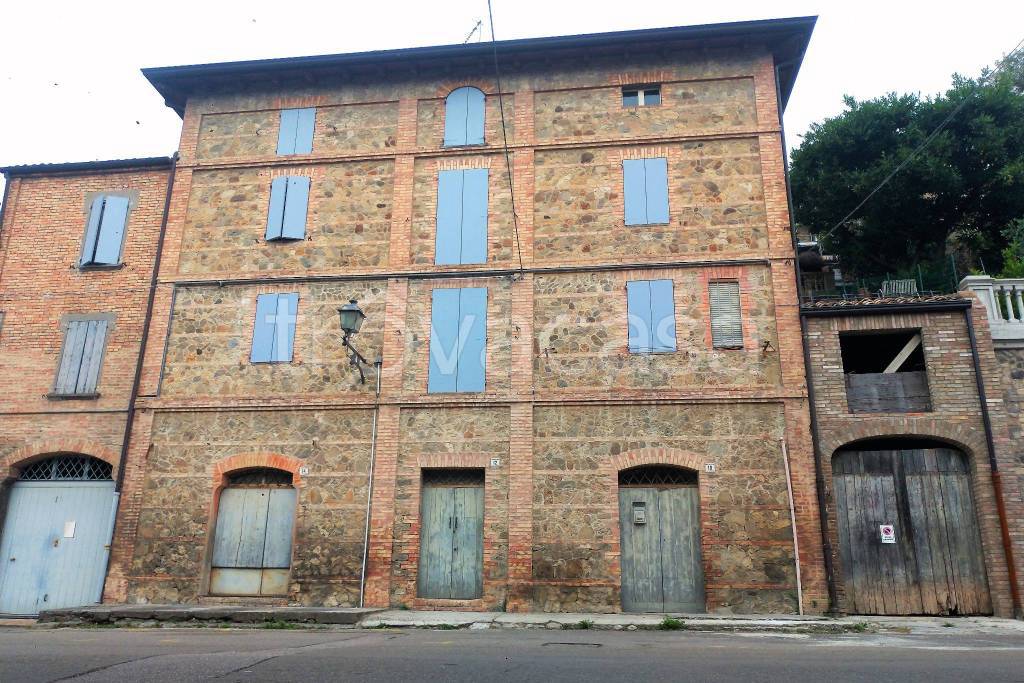 Intero Stabile in vendita a Castelvetro di Modena via 20 Settembre