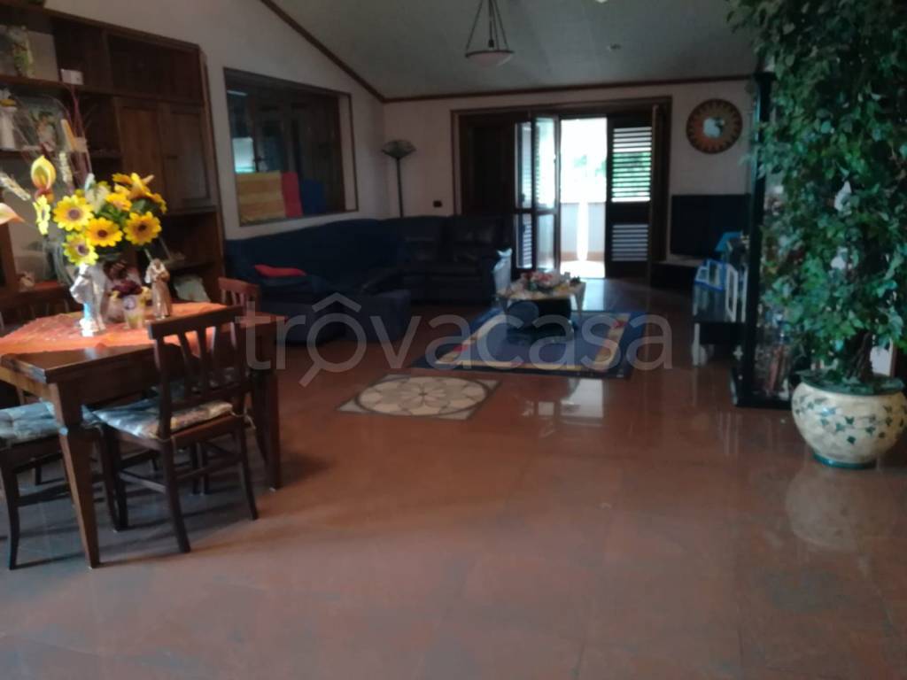 Villa Bifamiliare in vendita a Poggiofiorito strada Provinciale Chieti Poggiofiorito