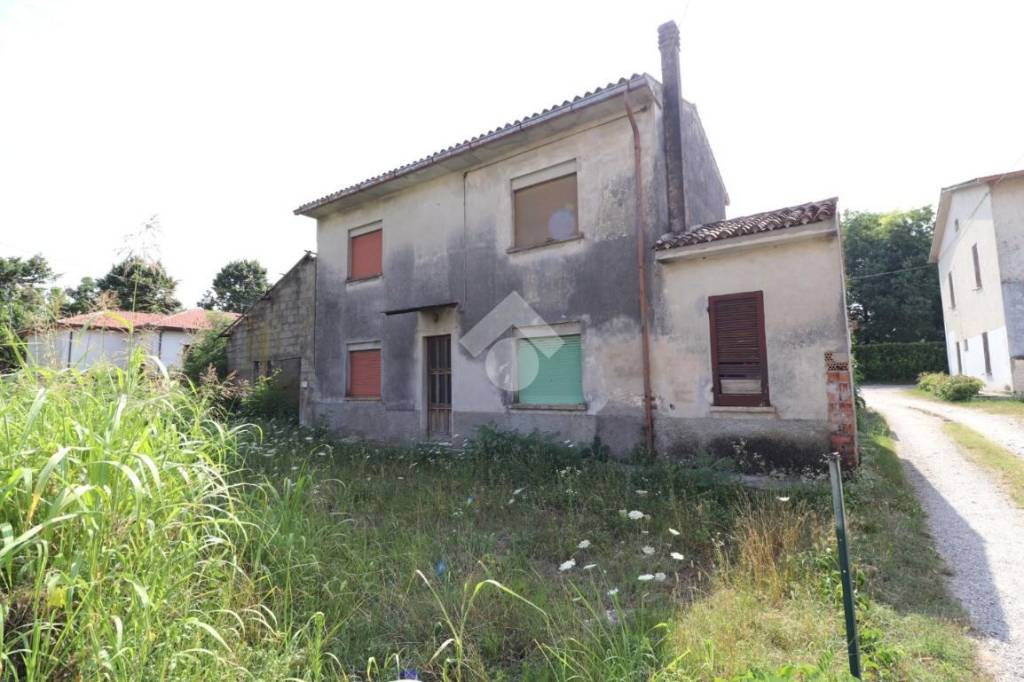 Casa Indipendente in vendita a Volta Mantovana località Ferri