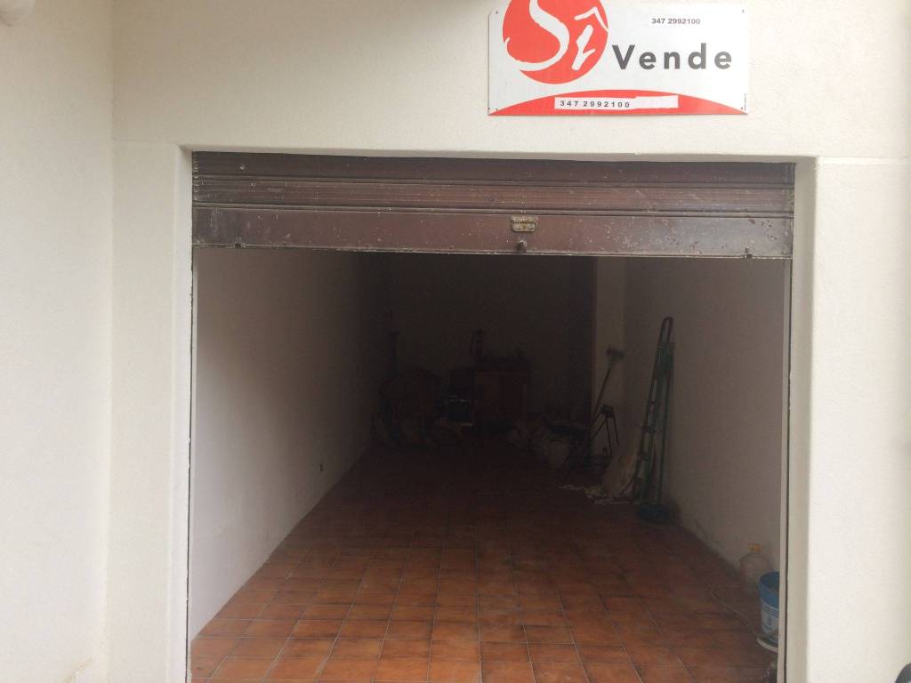 Garage in vendita a Bari via Napoli, 6ba