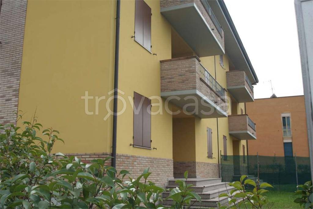 Casa Indipendente in vendita a Modena strada Nazionale per Carpi Nord, 1000