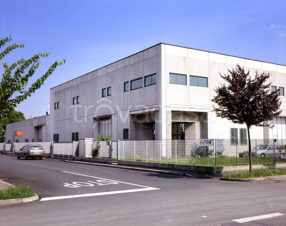 Capannone Industriale in in vendita da privato a Romano di Lombardia via dell'Industria, 11