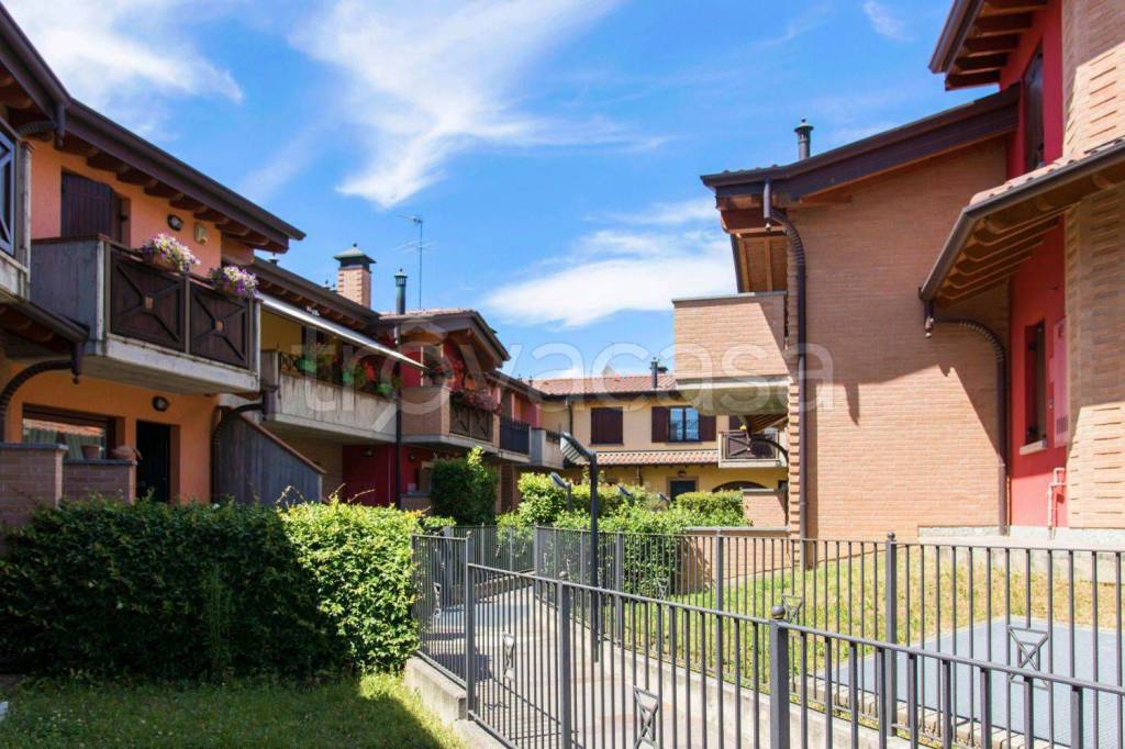 Villa a Schiera in vendita ad Azzano San Paolo via Oberdan 7