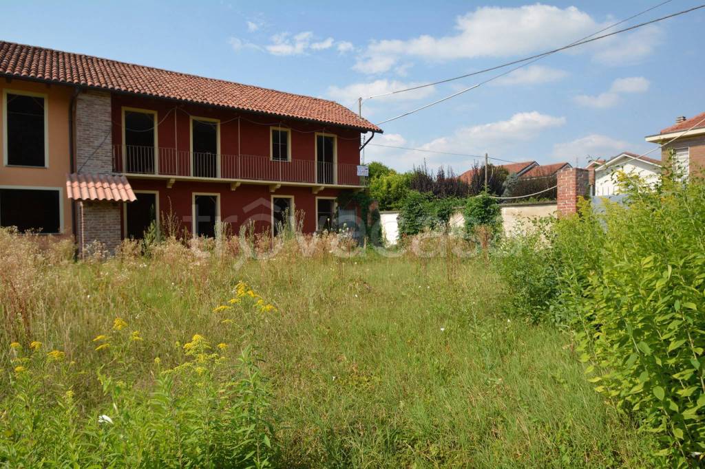 Casale in vendita a Carmagnola via Pietro Sola Vescovo, 19