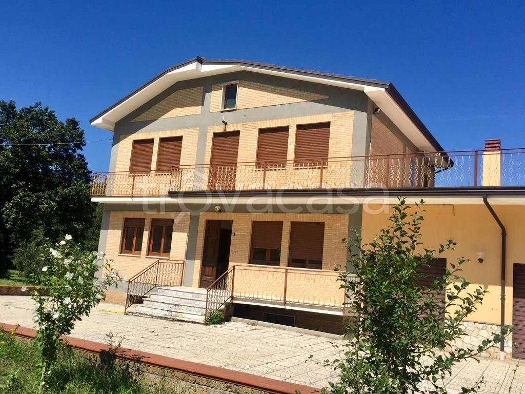 Villa in in vendita da privato a San Sossio Baronia contrada Santa Lucia