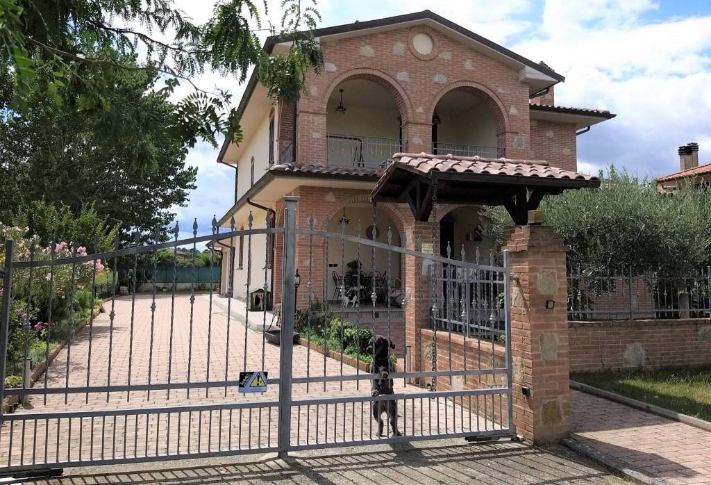 Villa in vendita a Castiglione del Lago via Giuseppe Saragat