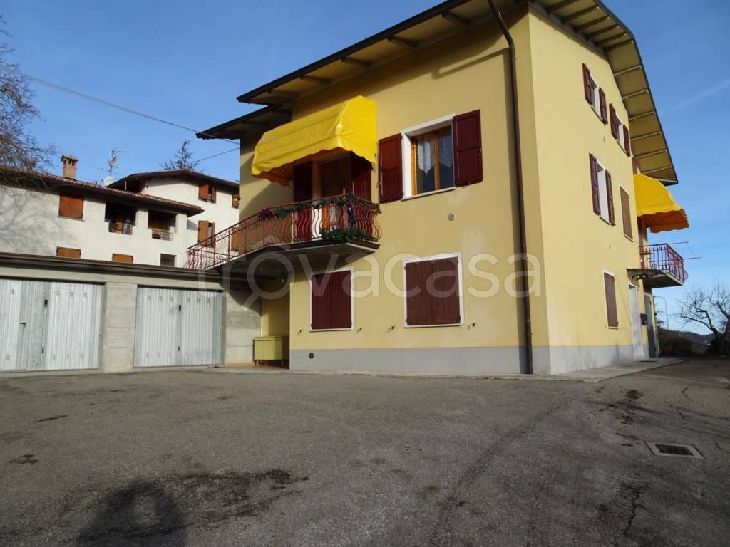 Casa Indipendente in in vendita da privato a Castelnovo ne' Monti via Pasquale Marconi, 30