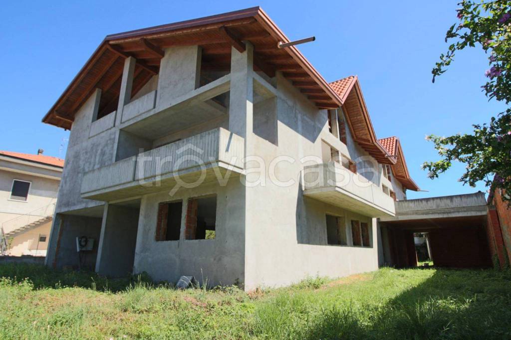 Villa in vendita a Cairate via Monza, 7