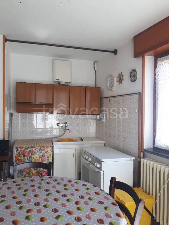 Appartamento in in affitto da privato a Esino Lario via Adamello
