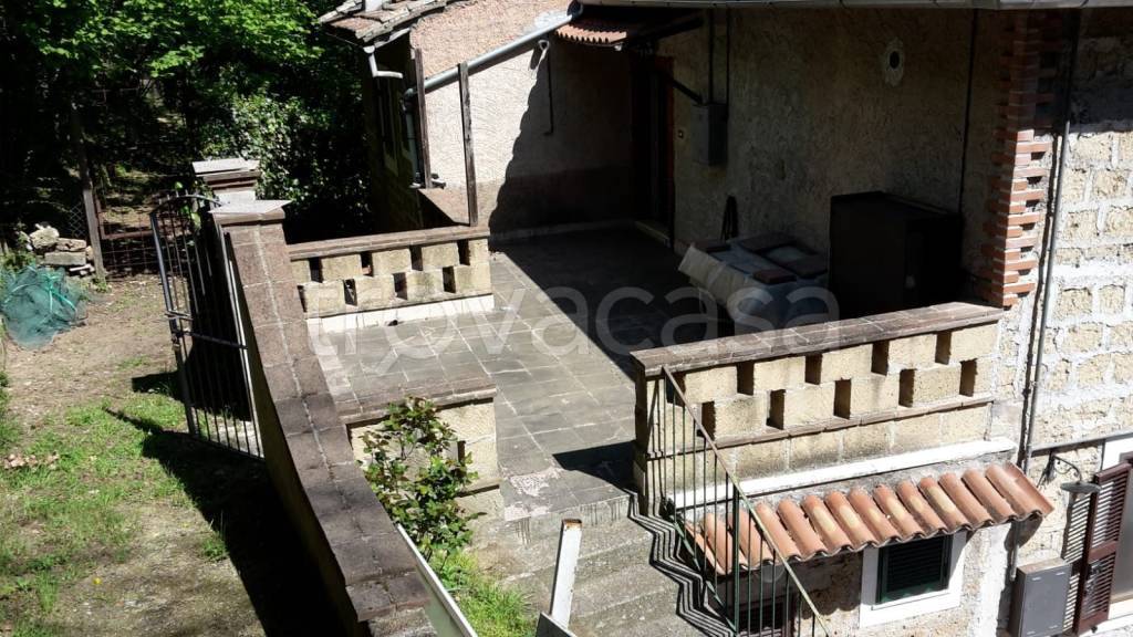 Appartamento in in vendita da privato a Caprarola strada Provinciale Stazione di Caprarola