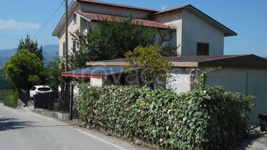 Casa Indipendente in vendita a Castelfranci contrada Braudiano