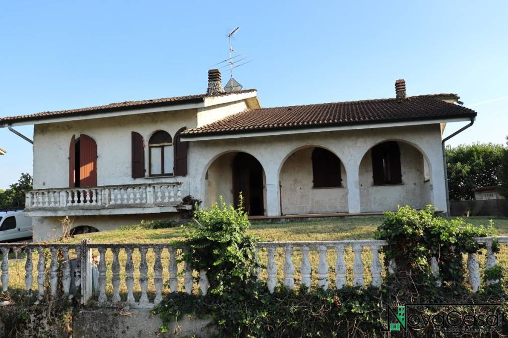 Villa in vendita a Castelnuovo Bocca d'Adda via Galliano