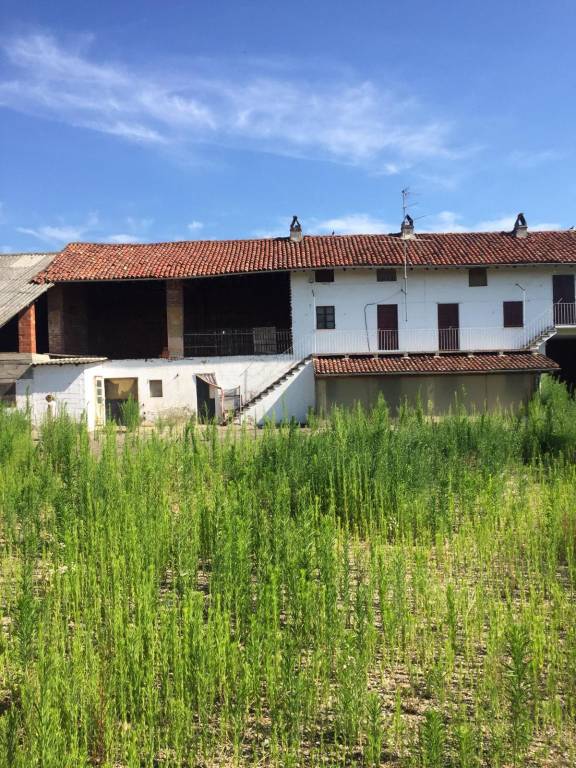 Casa Indipendente in vendita a Novara via Lomellina