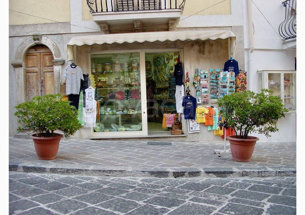 Negozio in in vendita da privato a Lipari via Giuseppe Garibaldi, 122
