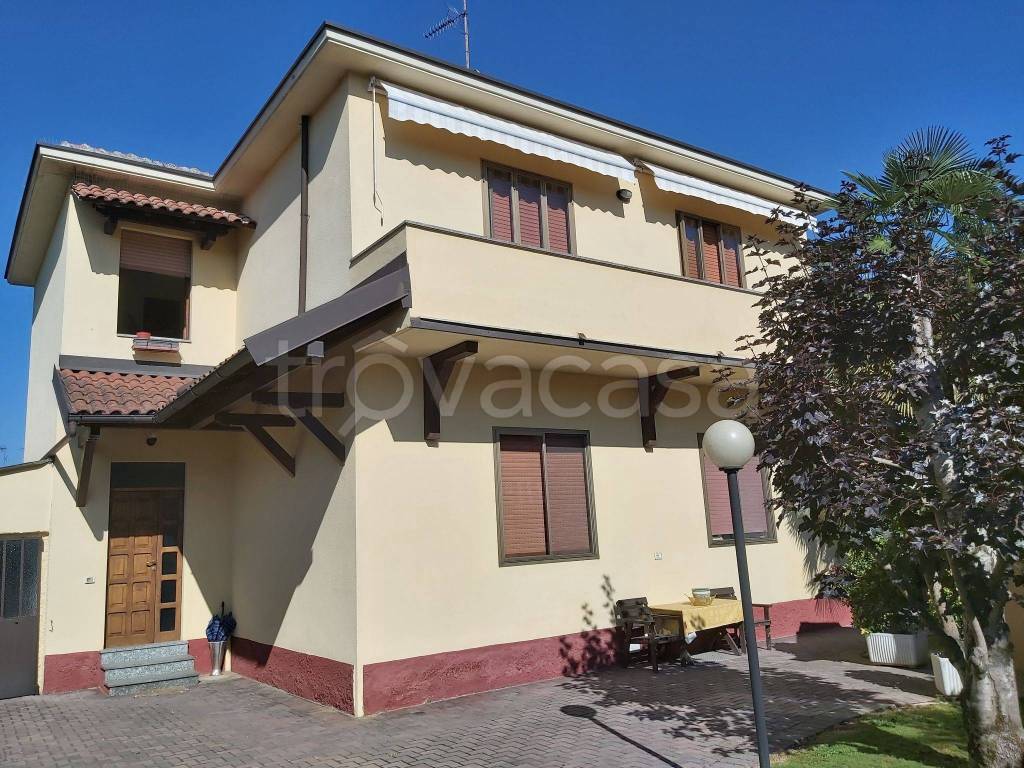 Villa Bifamiliare in in vendita da privato a Vigevano via Teresio Olivelli, 87