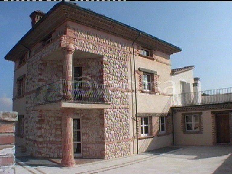 Villa Bifamiliare in in vendita da privato a San Massimo cerreto Sant'Angelo
