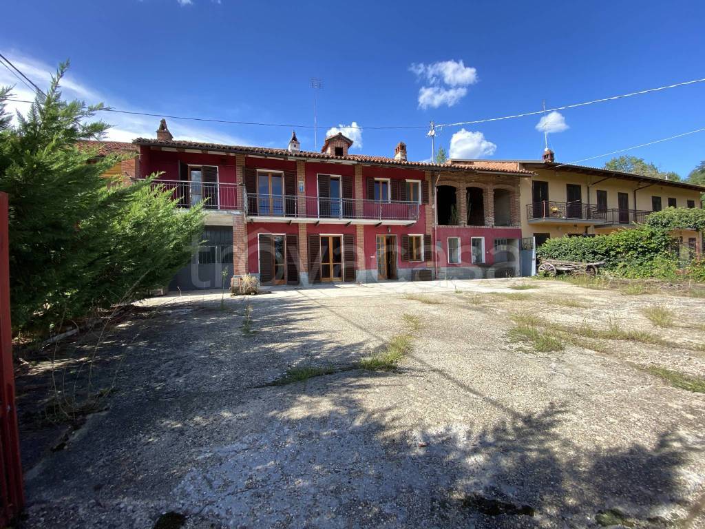 Casale in vendita a Monteu Roero frazione Virani