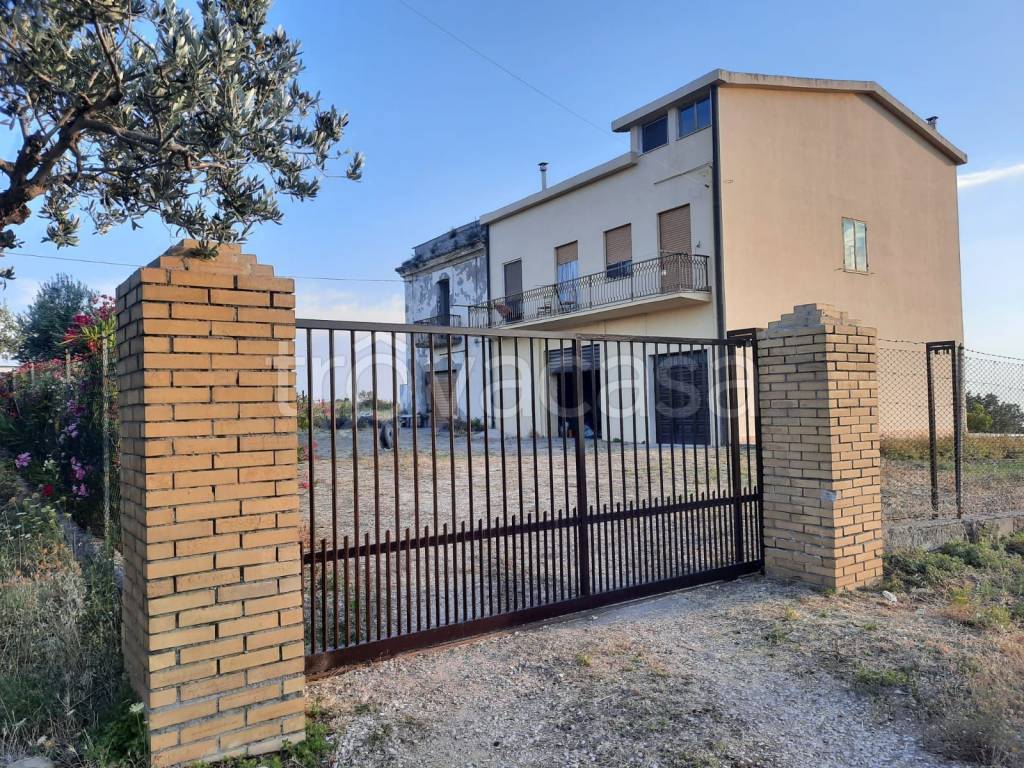 Villa in in vendita da privato a Serracapriola strada Nuova r. Piano Annaucci