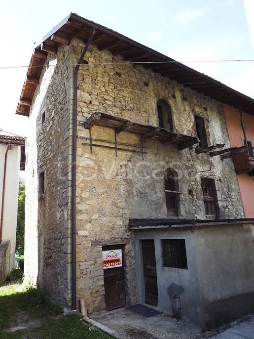Casa Indipendente in vendita a Val Brembilla via Grumello