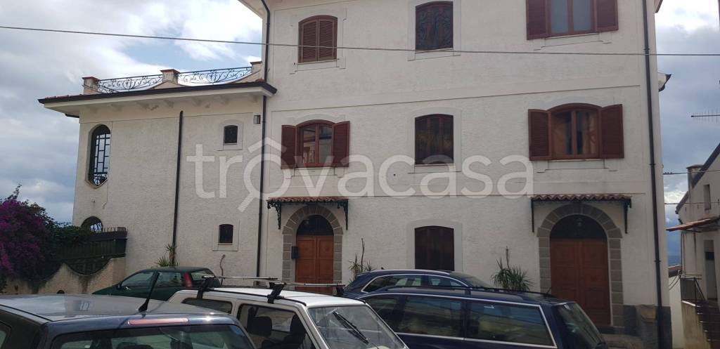 Villa in vendita a Rose piazza Giovanni Battista Capalbo