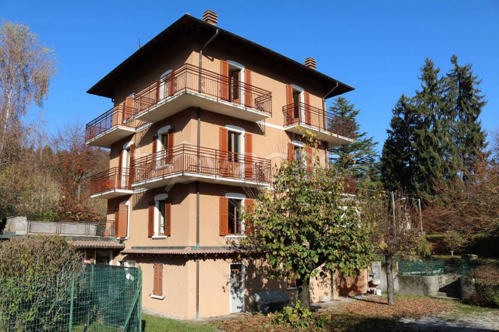 Casa Indipendente in vendita ad Alta Valle Intelvi via Provinciale, 10