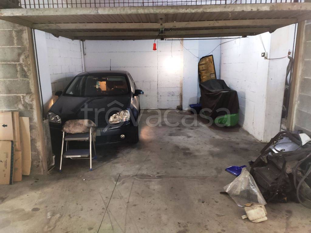Garage in vendita a Meda via Lombardia, 9