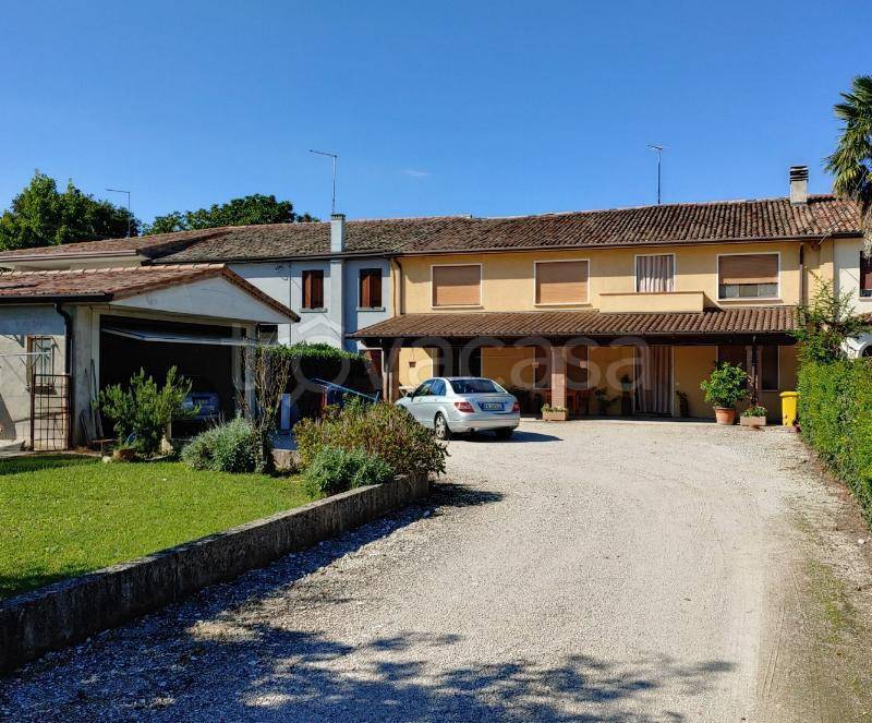 Casa Indipendente in vendita a Loria via Poggiana