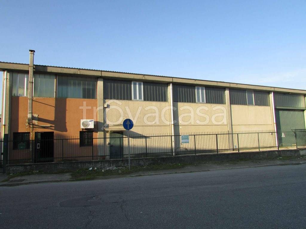 Capannone Industriale in vendita a San Giuliano Milanese via Lombardia 23