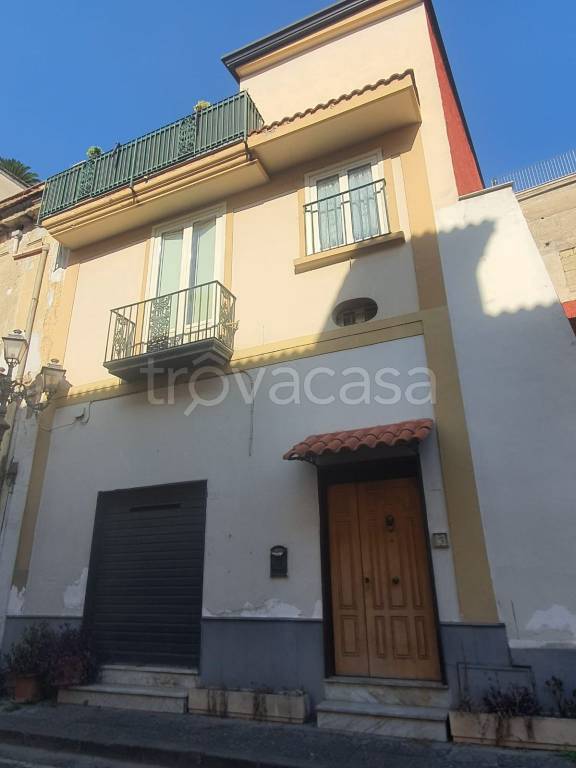 Casa Indipendente in vendita a Sant'Arpino piazza