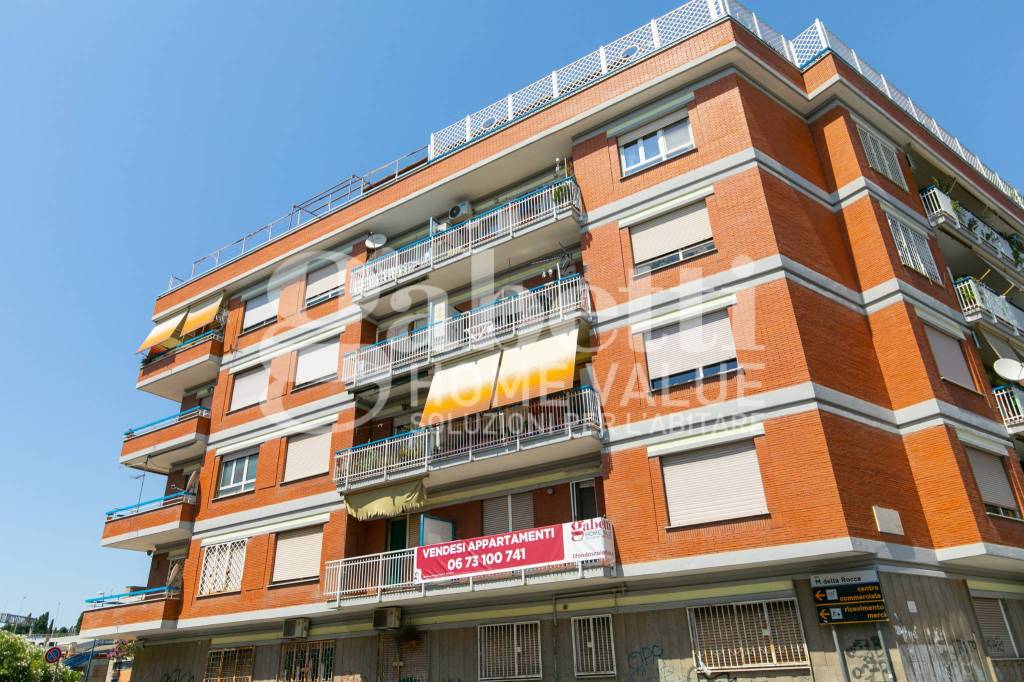 Appartamento in vendita a Roma via Alberto Pollio, 40