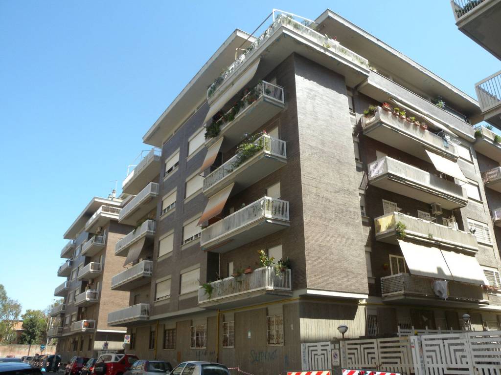 Appartamento in vendita a Roma via Giovanni Garau