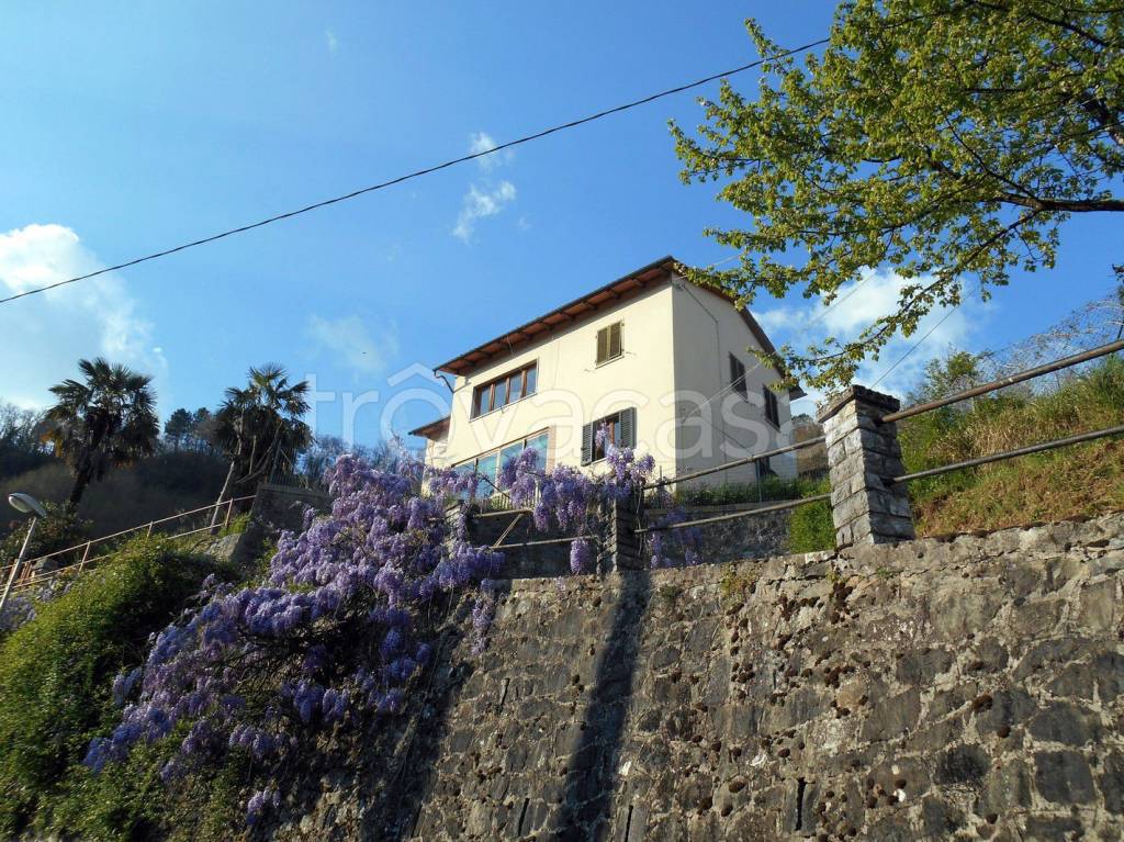 Villa Bifamiliare in vendita a Bagni di Lucca