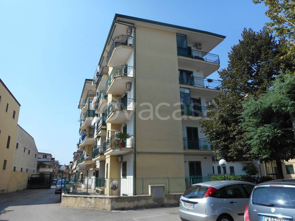 Appartamento in vendita a Orta di Atella via Giosuè Carducci, 1